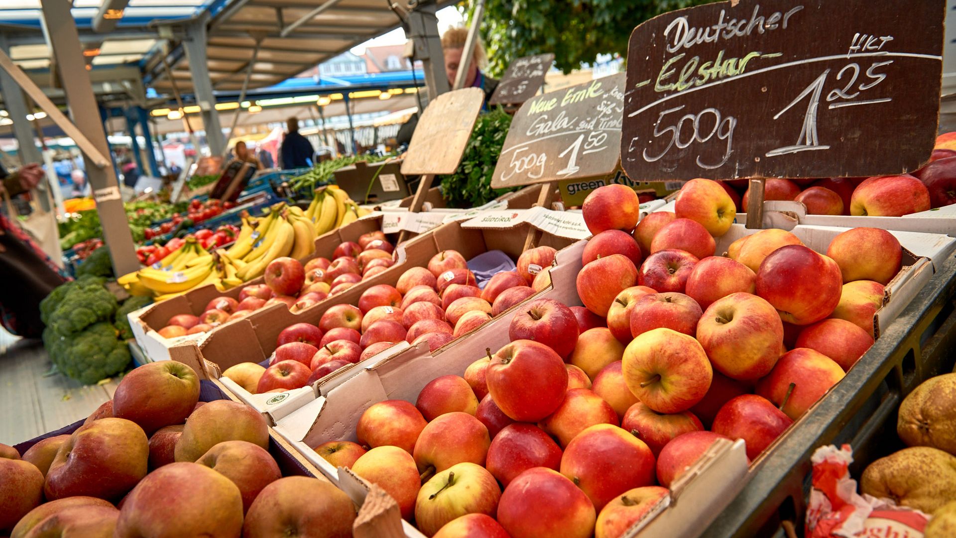Obststand auf dem Wochenmarkt